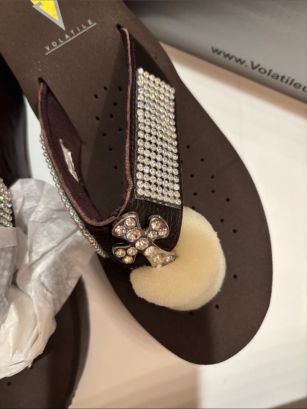 NWT Volatile Brown Rhinestone Wedge Sandals Melinda shoes thongs 6 gorgeous - Picture 8 of 9